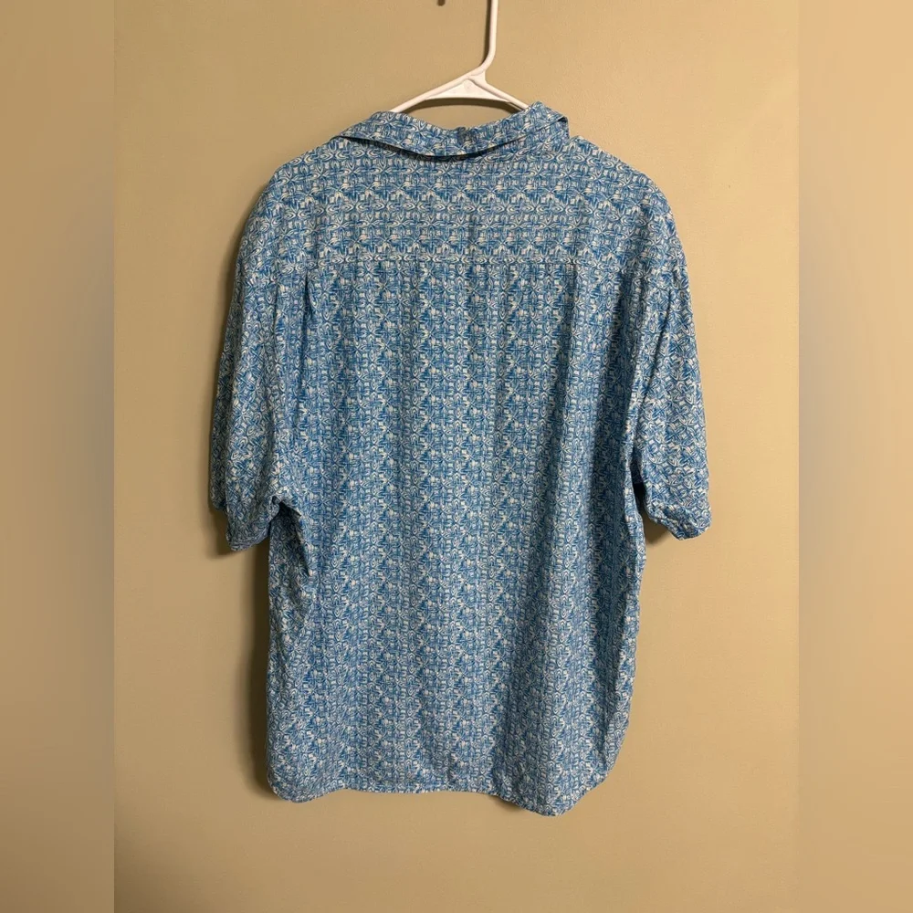 Tommy Bahama 100% Silk Button Down Shirt Size XL Blue Tropical Hawaiian Beach - Picture 2 of 6
